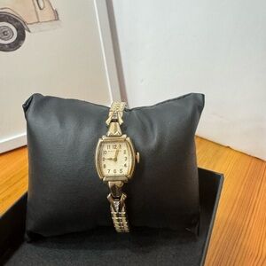 Antique Waltham 10 k gold  filled 17 jewels mechanical made USA Women's work